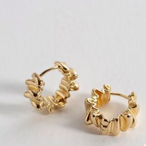 gold hoop earrings A153